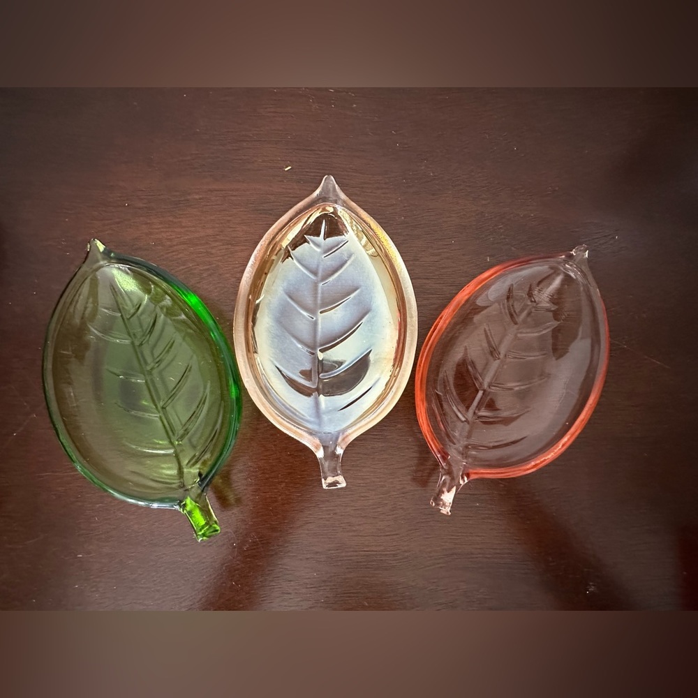 Pier 1 One Imports Set of 3 Multicolored Leaf Dishes.